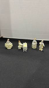 lot 1053 image: Vintage porcelain colonial-style musician figurines made in Occupied Japan 3.5 inches tall