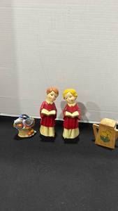 lot 1055 image: Chior boy caroler figurines, wooden shaped teapot bank and ceramic basket shaped planter