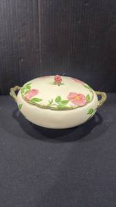 lot 1073 image: Franciscan Desert Rose pattern round covered vegetable or casserole dish