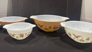 lot 1074 image: Pyrex Early American Cinderella nesting mixing bowls largest is 4qt