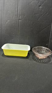 lot 1076 image: Pyrex pale yellow loaf pan and vintage pink depression glass mixing bowl