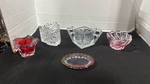 lot 1086 image: Votive holders