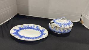 lot 1127 image: Vintage Wedgewood tureen and plate