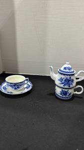 lot 1128 image: Flow blue stackable teapot and tea cup with other tea cup and saucer