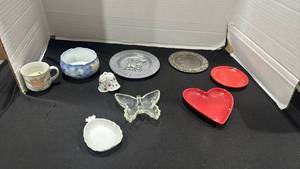 lot 1143 image: Glass butterfly trinket dish, various plates and more