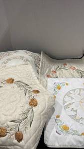 lot 1180 image: Throw pillow cases 18x18 with regular size pillow