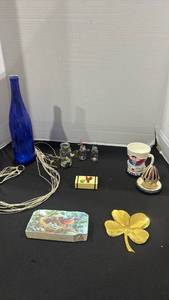 lot 1185 image: Etched blur bottle decor with hanger, and home decor