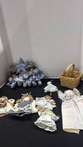 lot 1191 image: Angel decor