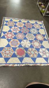 lot 1210 image: Quilt lap blanket 50x44