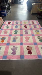 lot 1211 image: Quilt 92x77 some stains