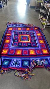 lot 1214 image: Crochet blanket approx 82x47