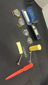 lot 1233 image: Eyeglasses and Cases Spectacles and more