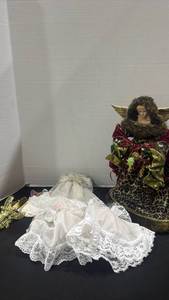 lot 1257 image: Angel tree topper 16 inches tall, wreath hanger and more