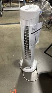 lot 1264 image: Mainstays 28 inch tower fan