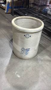 lot 1267 image: Western Stoneware ceramic crock featuring a blue maple leaf logo 17x14
