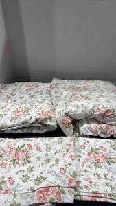 lot 1303 image: Laura Ashley sheet set possibly queen size
