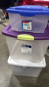 lot 1307 image: Rubbermaid and Sterilite plastic containers 66qt and 17l