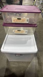 lot 1312 image: Sterilite 66 qt and other 17 qt plastic containers