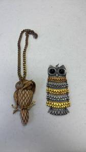 lot 1603 image: Owl necklace and pendant