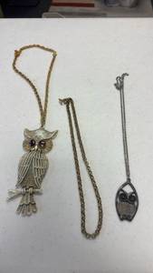 lot 1606 image: Owl necklaces and chain