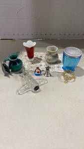 lot 2014 image: Vintage glass and porcelain miniatures