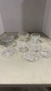 lot 2021 image: Decorative crystal and glass