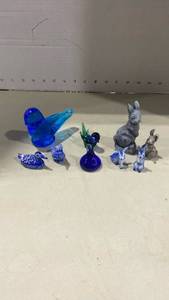 lot 2023 image: Miniature birds, bunnies and a kiss
