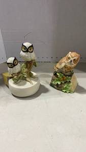 lot 2029 image: Ceramic owl music boxes
