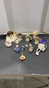 lot 2060 image: Collection of angels, made with buttons, real eggshell,  tiny flower pots