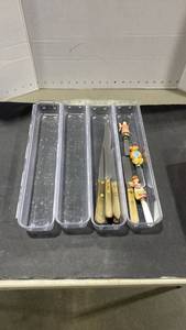lot 2064 image: Plastic drawer organizers  knives and spreaders