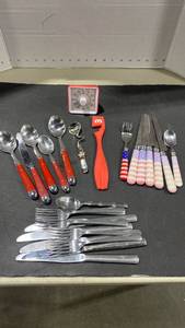 lot 2065 image: Assorted silverware, timer and devilish oven rack puller