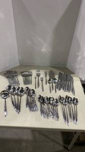 lot 2074 image: Oneida Twin Star stainless steel flatware, 66 pieces