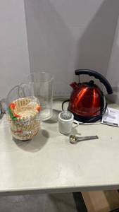 lot 2075 image: Tea and coffee supplies