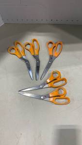 lot 2078 image: Scissors, Fiskars and more
