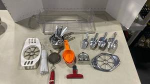 lot 2082 image: Kitchen supplies in a plastic organizer