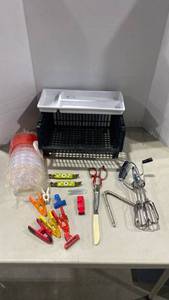 lot 2085 image: Kitchen supplies and organizers