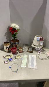 lot 2088 image: Bookmarks, tiny lamp and more