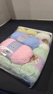 lot 2202 image: Yarn with instructions for blanket