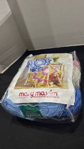 lot 2212 image: Yarn with instructions for blanket