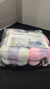 lot 2213 image: Yarn with instructions for blanket