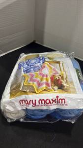 lot 2215 image: Yarn with instructions for blanket