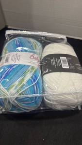 lot 2232 image: Yarn with instructions for a blanket