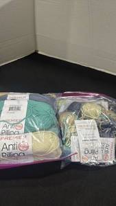 lot 2233 image: Yarn