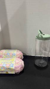 lot 2256 image: Yarn and yarn trainer