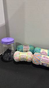 lot 2267 image: Yarn and yarn trainer