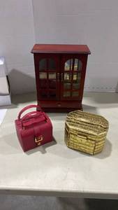 lot 2278 image: Jewelry box and travel jewelry cases