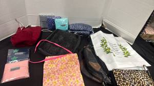 lot 2318 image: Reusable bags, wallet and more