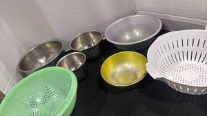 lot 2341 image: Tupperware and other colander,  and mixing bowls