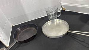 lot 2342 image: Griswold no. 5 cast iron pan, and more