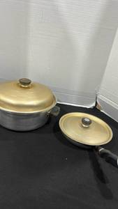 lot 2344 image: Wearever aluminum pan and stock pot